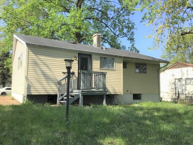 Building Photo - 205 Grampian Rd