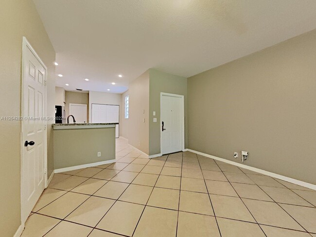 Building Photo - 3871 Tree Top Dr