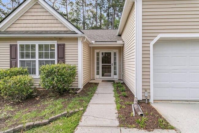 Building Photo - Beautiful 3 bedroom/2 bathroom single story home available in Wescott Plantation