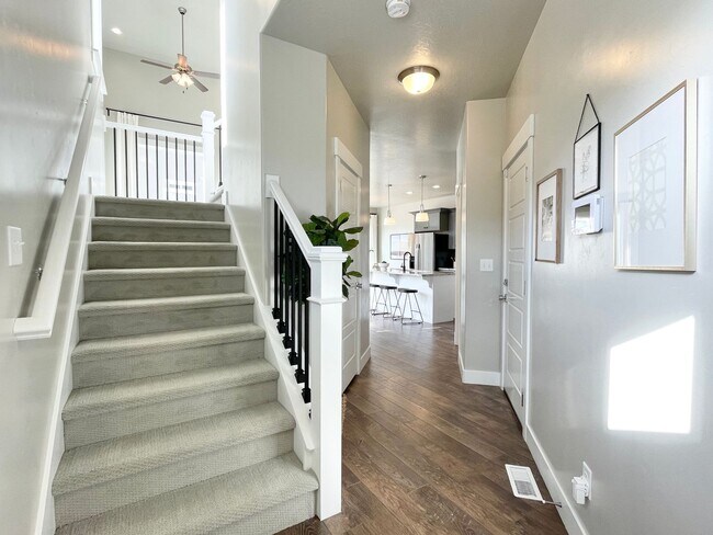 Building Photo - Stunning Model Townhome at Quailhill!