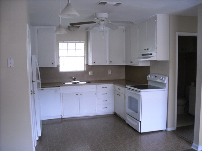 Building Photo - 505 W 3rd St