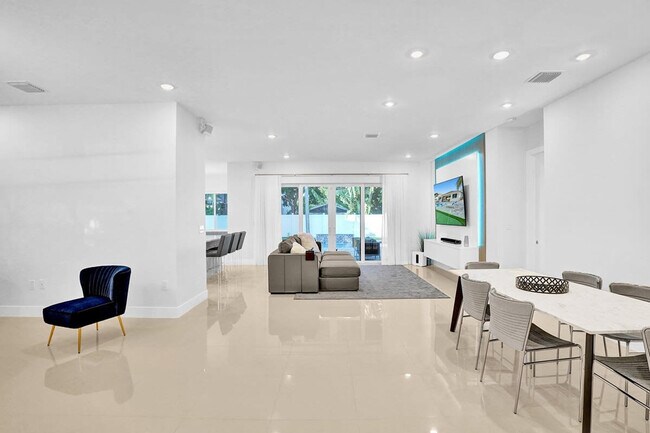 Foto del edificio - 913 NE 6th St