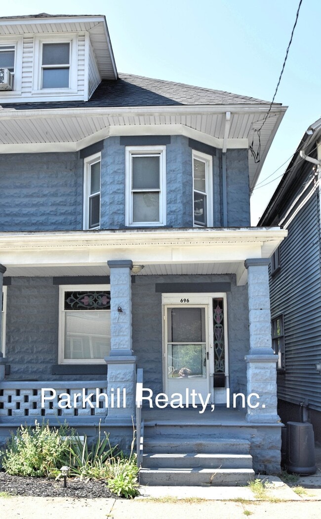 Building Photo - 696 S Main St