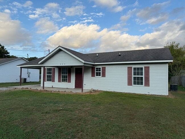 Building Photo - 3 Bedroom/1 Bathroom Home in Paragould AR ...