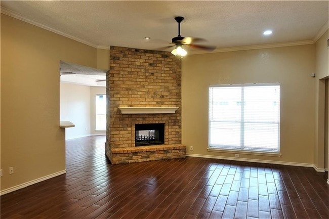 Building Photo - 303 Gulfton Dr