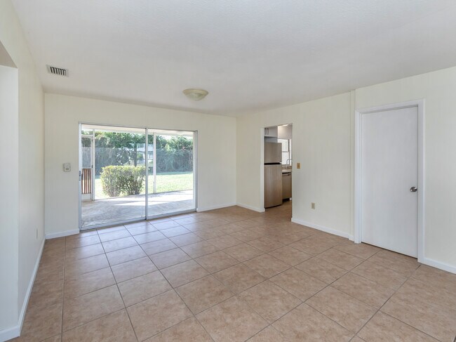 Foto del edificio - 438 Clover Rd