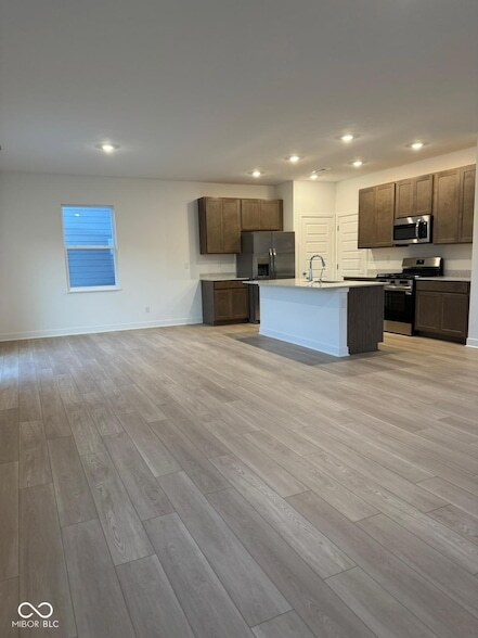 Foto del edificio - 15354 Farrington Rd