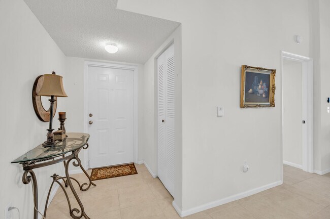 Foto del edificio - 248 Village Blvd