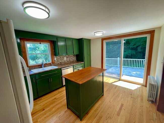 Foto del edificio - 2-Bedroom Cape in Mystic!
