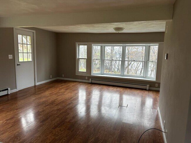 LR with door to fenced yard - 8911 N County Road F