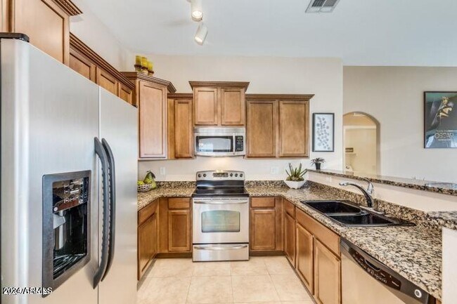 Building Photo - 2725 E Mine Creek Rd