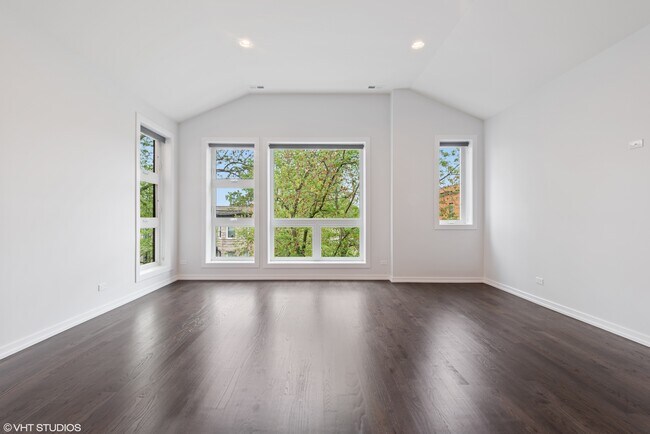 Building Photo - 4533 S Vincennes Ave