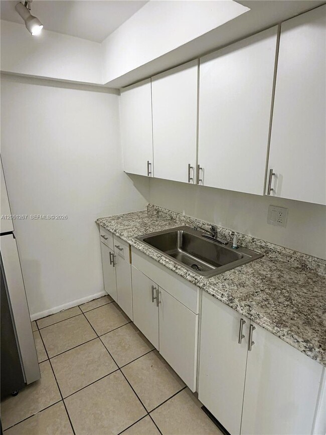Foto del edificio - 7340 SW 82nd St