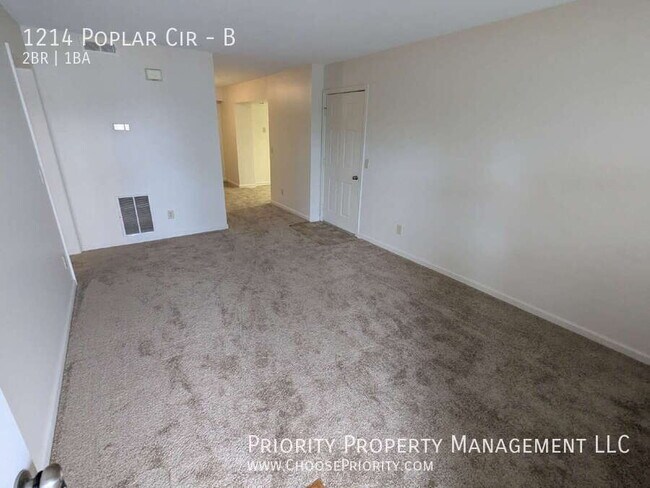 Building Photo - 1214 Poplar Cir