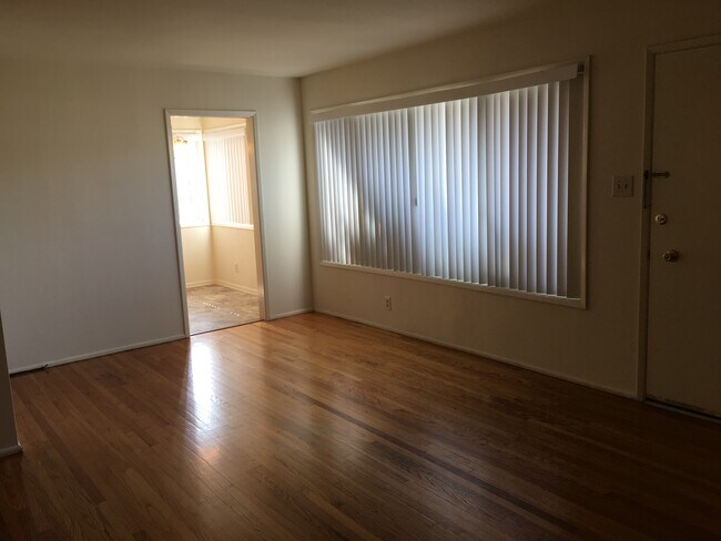 Living Room - 611 E San Jose Ave