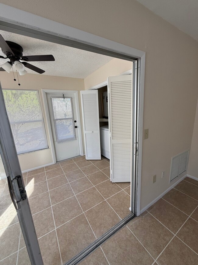 Building Photo - 2120 Corbin Pl