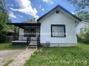 Building Photo - 1304 W 24th St