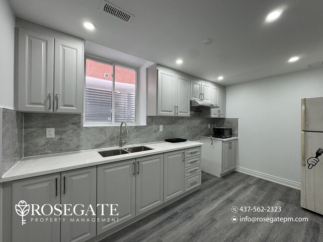 Photo du bâtiment - 2-Bedroom Basement Apartment with Parking & Private Outdoor Space – Brampton