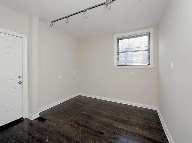 Building Photo - 2 bedroom in Chicago IL 60613