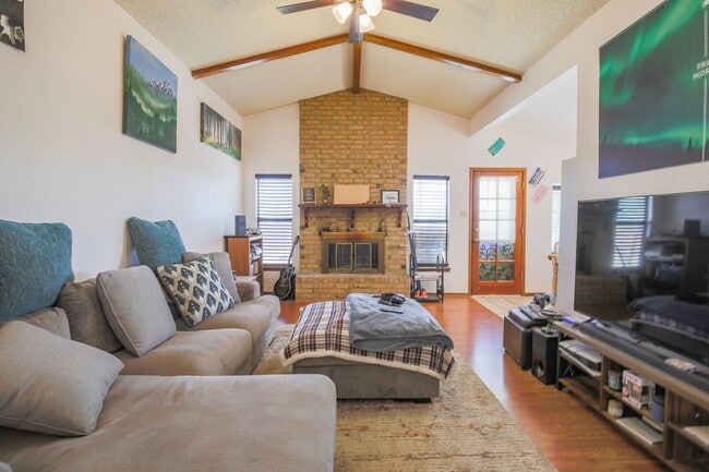 Building Photo - Cozy Three Bedroom Home with Solar Panels