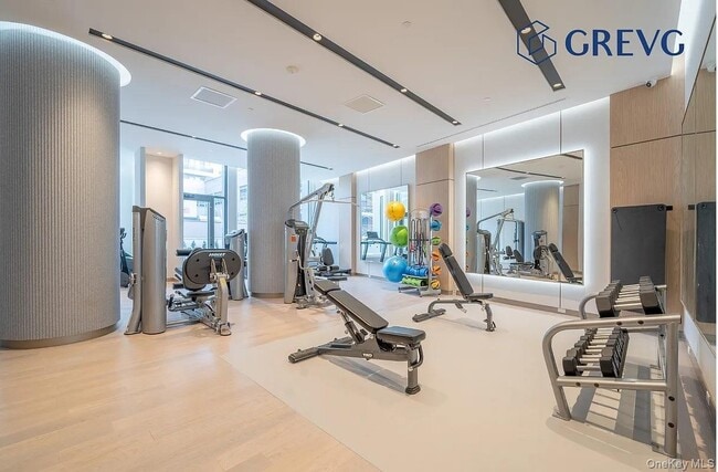 Foto del edificio - 136-18 Maple Ave