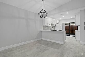 Building Photo - 8085 SE Villa Cir