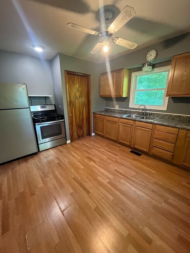 Building Photo - 293 Pine St, Glenville, WV 26351