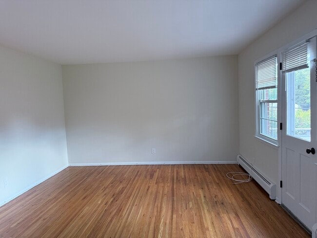 Building Photo - 18 Waldron Ave