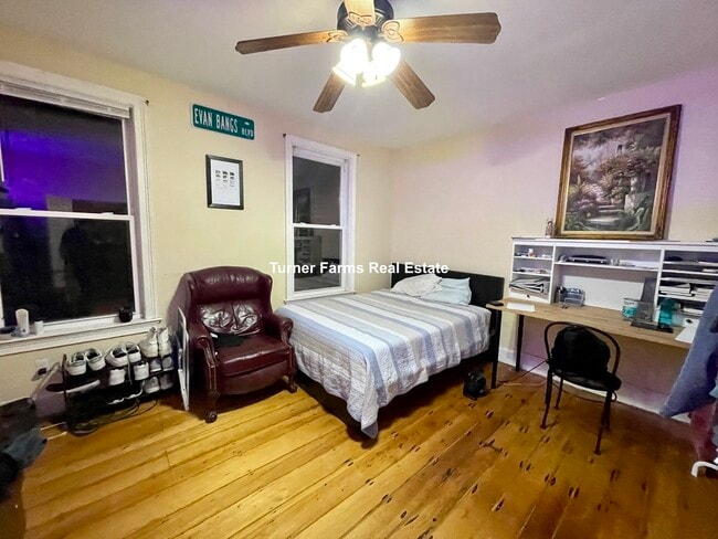 Foto del edificio - 731 Parker St