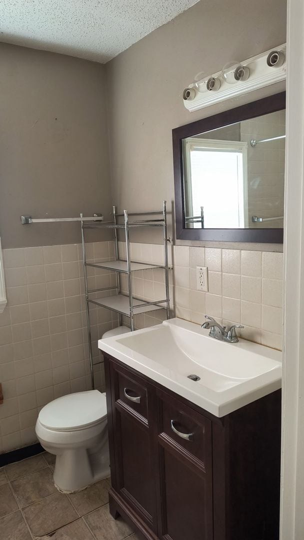 Building Photo - Private Duplex off Leavenworth Rd in KCKS