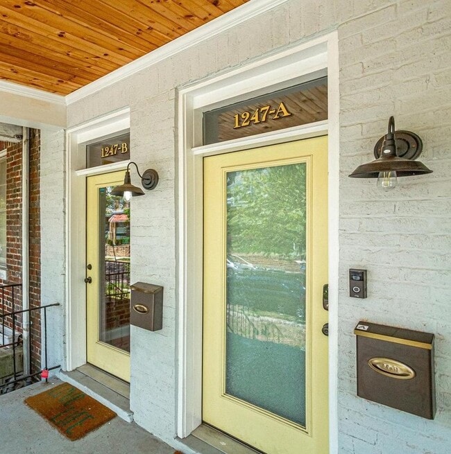 Building Photo - 1247 Oates St NE