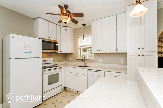 Foto del edificio - 1522 Pine Tree Drive