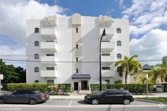 Building Photo - 3051 SW 27th Ave