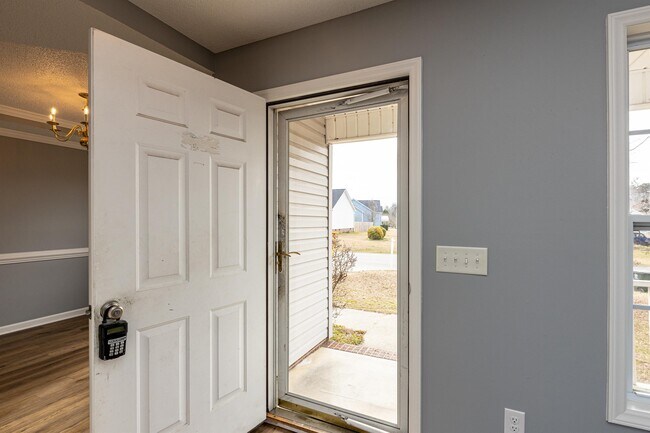 Building Photo - 204 Landmark Dr