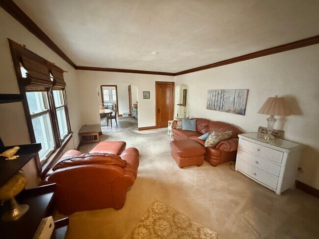 Building Photo - 511 10th Ave SE