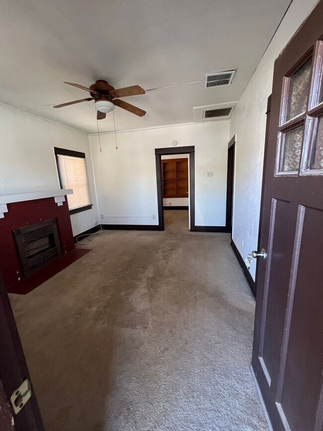 Foto del edificio - 1516 E 8th St