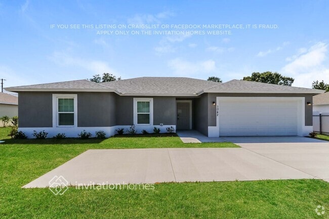 Building Photo - 1042 SW Del Rio Blvd