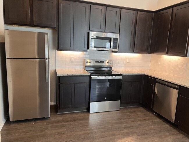 Foto del edificio - 609-611 Grayson Ln