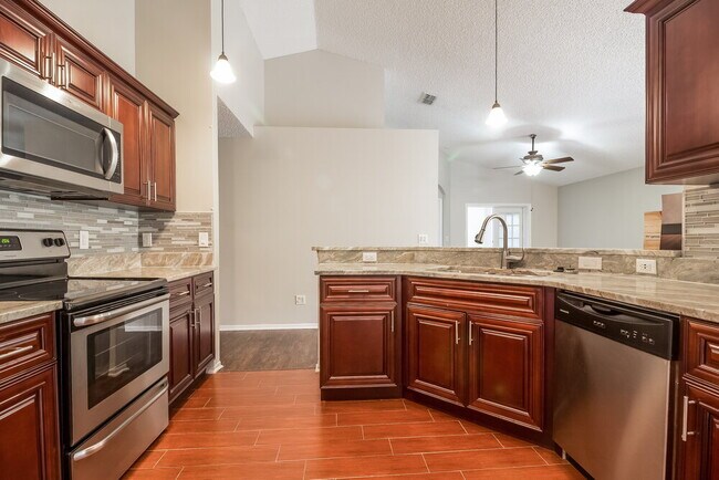 Building Photo - 1932 Wiregrass Ct