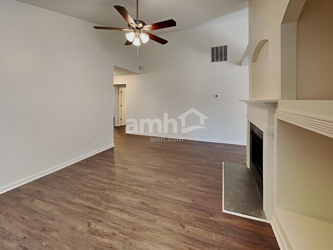 Foto del edificio - 408 Fairlawn Dr