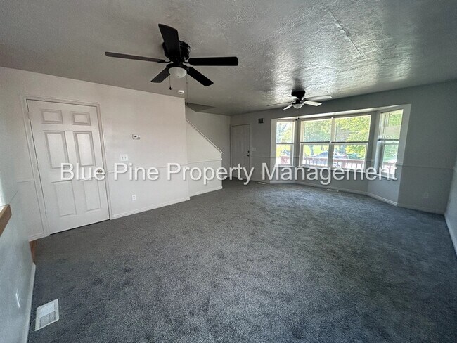 Foto del edificio - 648 E Poplar St