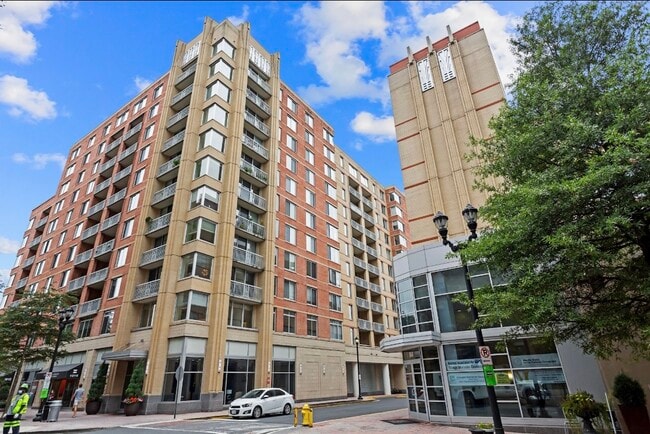 Building Photo - 1020 N Highland St