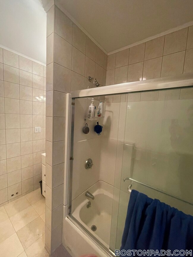 Building Photo - 1689 Beacon St