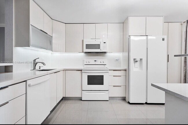Foto del edificio - 1680 NE 191st St