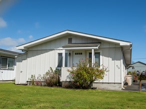 Building Photo - 930 NW Sequoia Ave