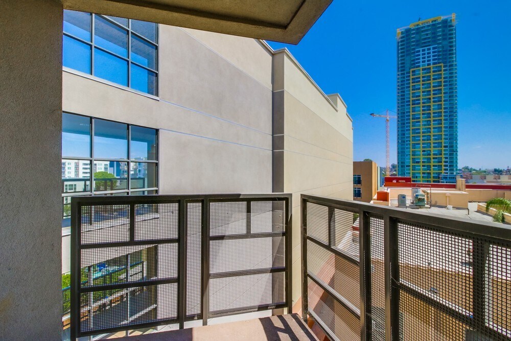 Primary Photo - 1225 Island Ave #513
