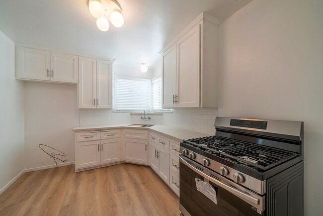 Building Photo - Charming Manhattan Beach Home Rental!