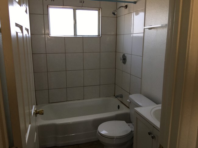 bathroom - 13336 S Avalon Blvd
