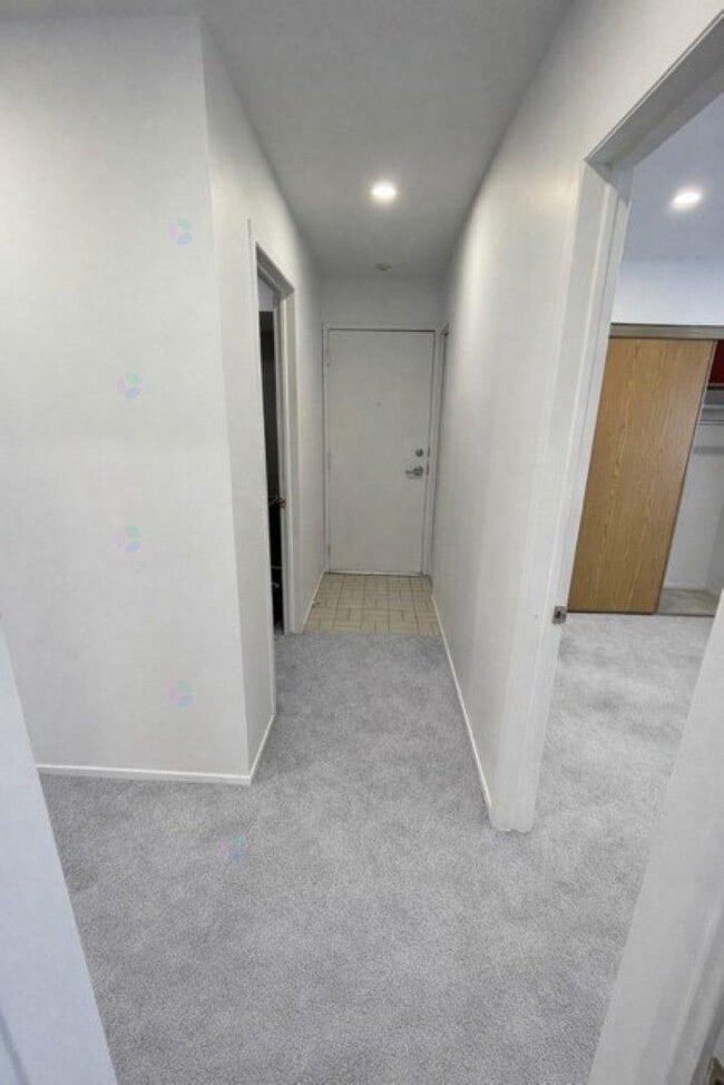 Building Photo - 185 Rue Mutchmore