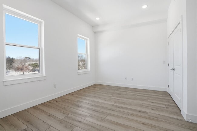 Building Photo - 147-149 N Gross St